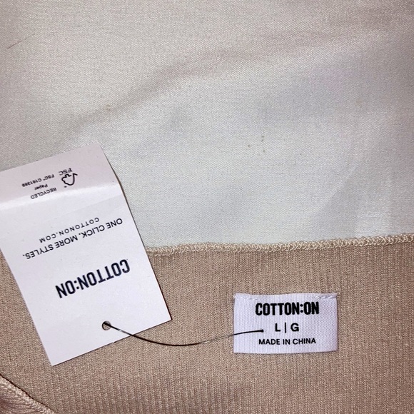 Stretchy off the shoulders Crop Top - Picture 3 of 4